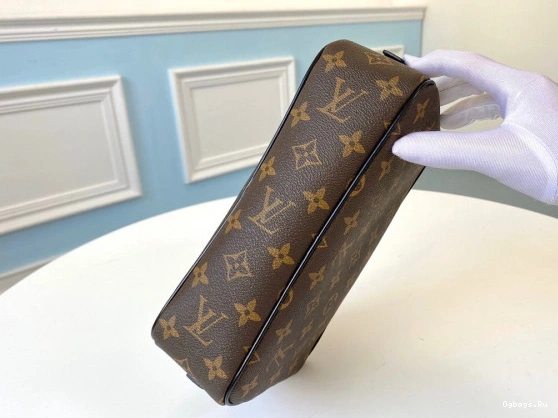 POUCH TOILETRY LOUIS GM VUITTON 0419